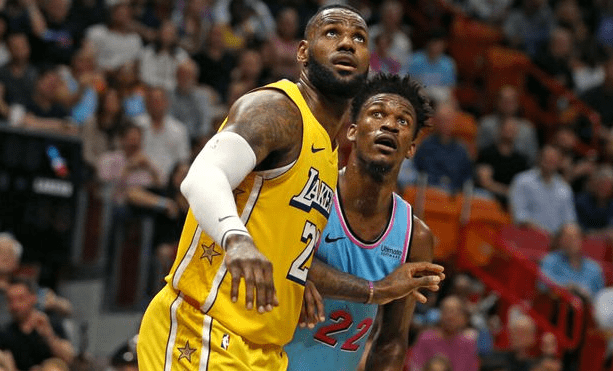 NBA常规赛收官战，詹姆斯三双领衔，湖人险胜勇士锁定西部第三