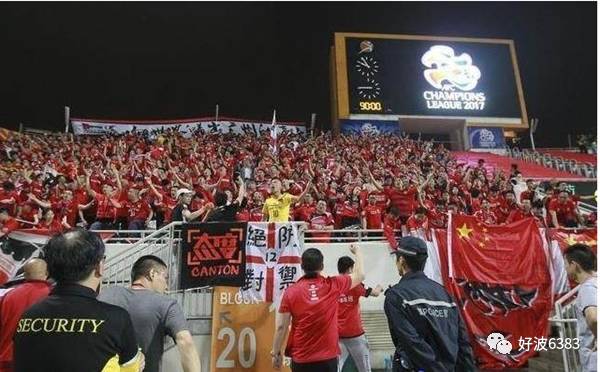  尤文球迷抗议票价，主场横幅现管理层丑闻  